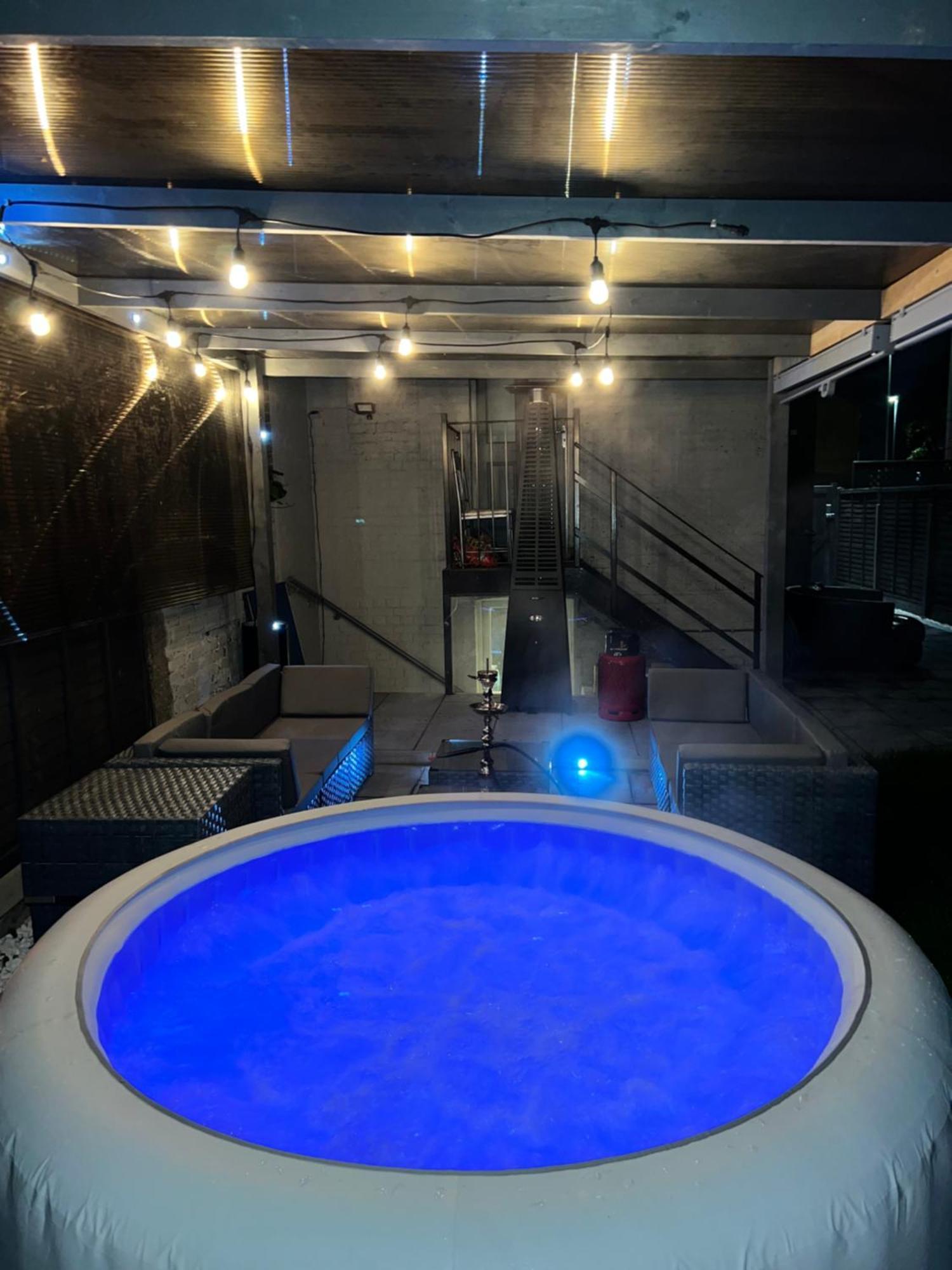 Modern House With Relaxing Hot Tub Apartment *