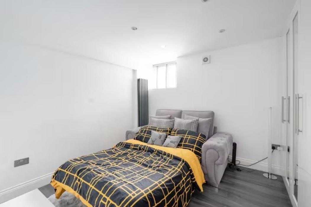 Modern House With Relaxing Hot Tub * Uxbridge